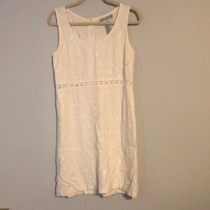 Elegant White Sleeveless Dress